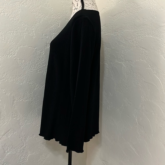 Travel Elegance Long Sleeve Black Top.
Size Large - Picture 6 of 15